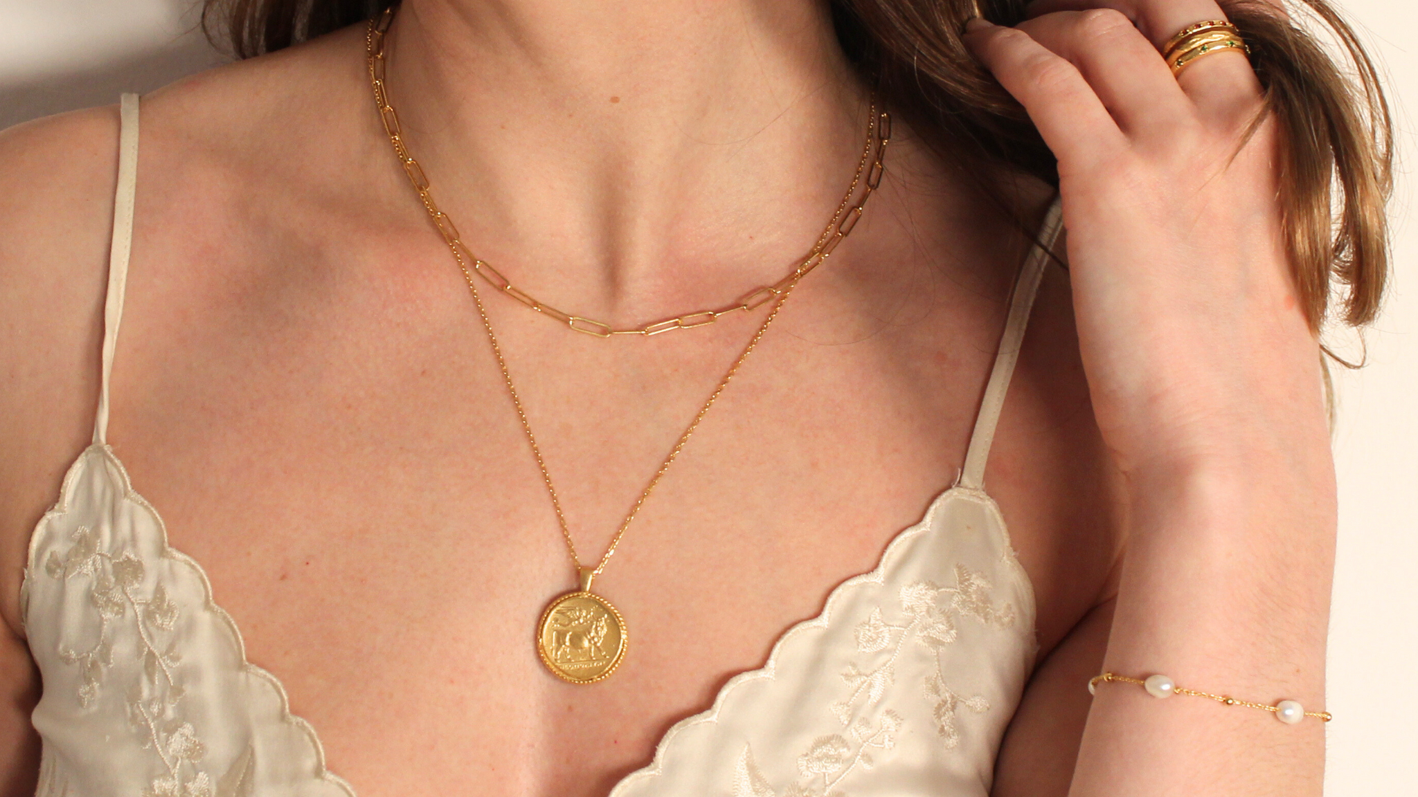 How to Expertly Layer Necklaces: Crafting Your Unique Narrative